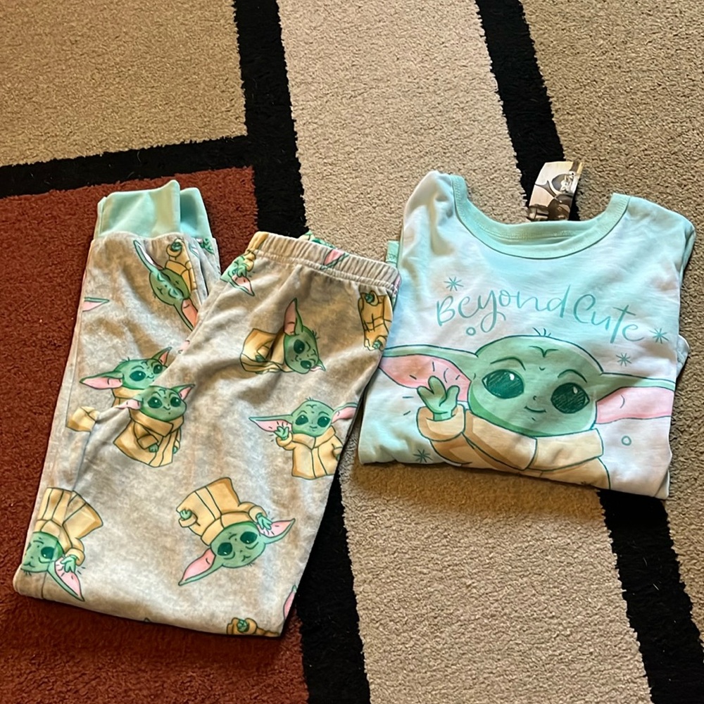 💚Star Wars The Mandalorian girls pajamas / size 7/8 / NWT